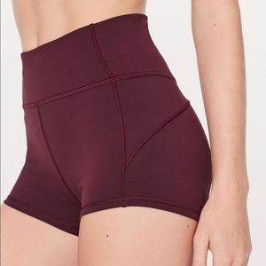 {lululemon} in movement short 2.5” in garnet
